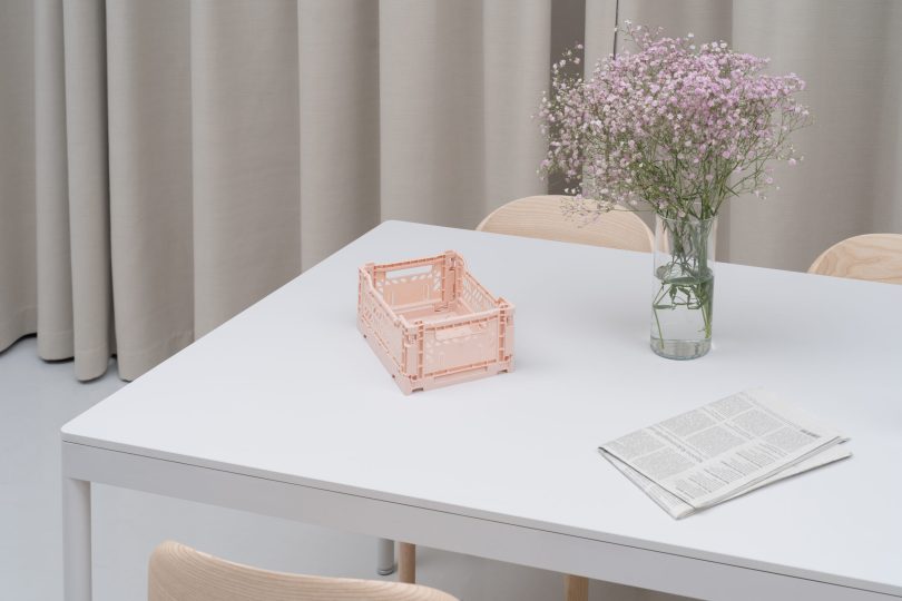 由Gerdesmeyer Krohn设计的简约桌子Frame Table