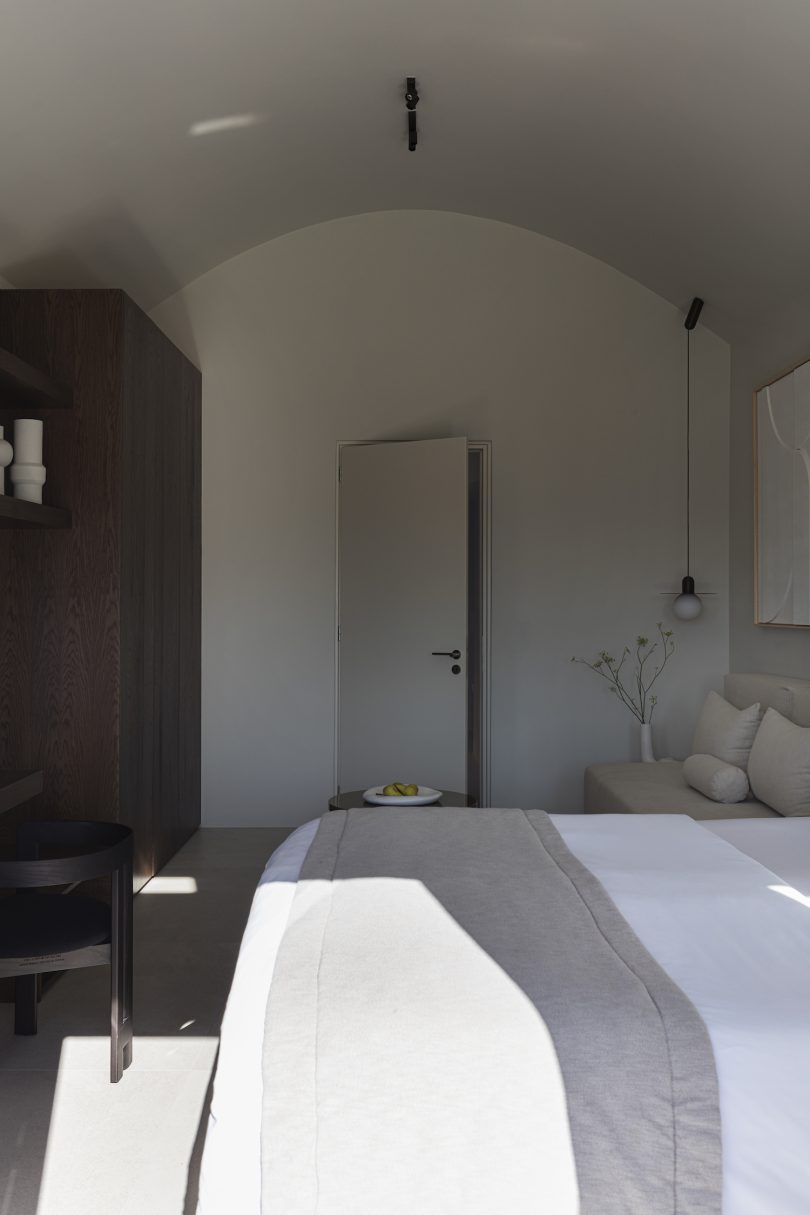 Kapsimalis Architects设计的极简住宅Summer House in Oia