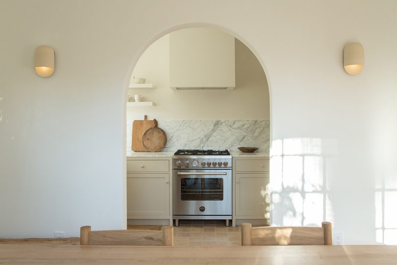 Ceramicah首次推出设计极简的壁灯Tera Sconce