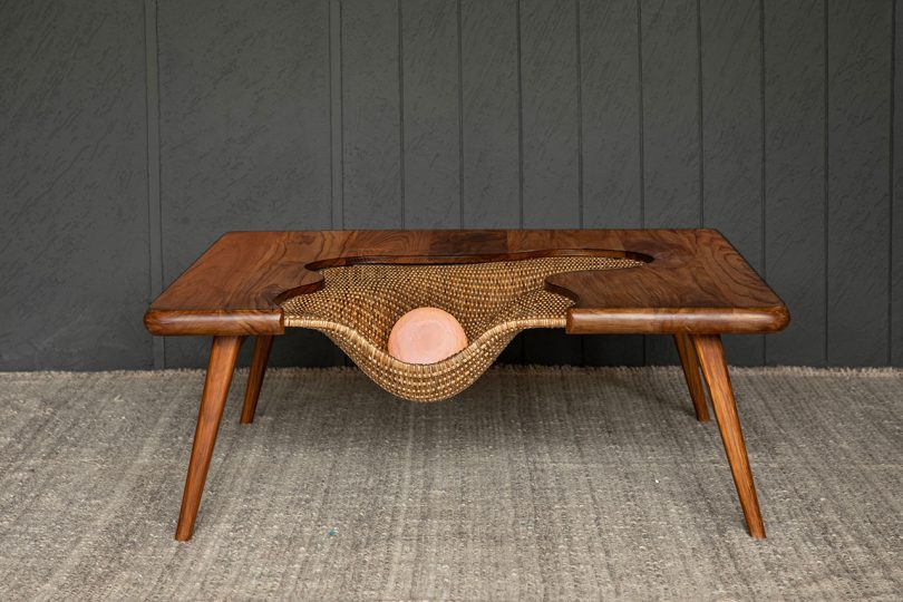 Vakr设计的Lehar和Namiti桌子系列融合了形式与功能