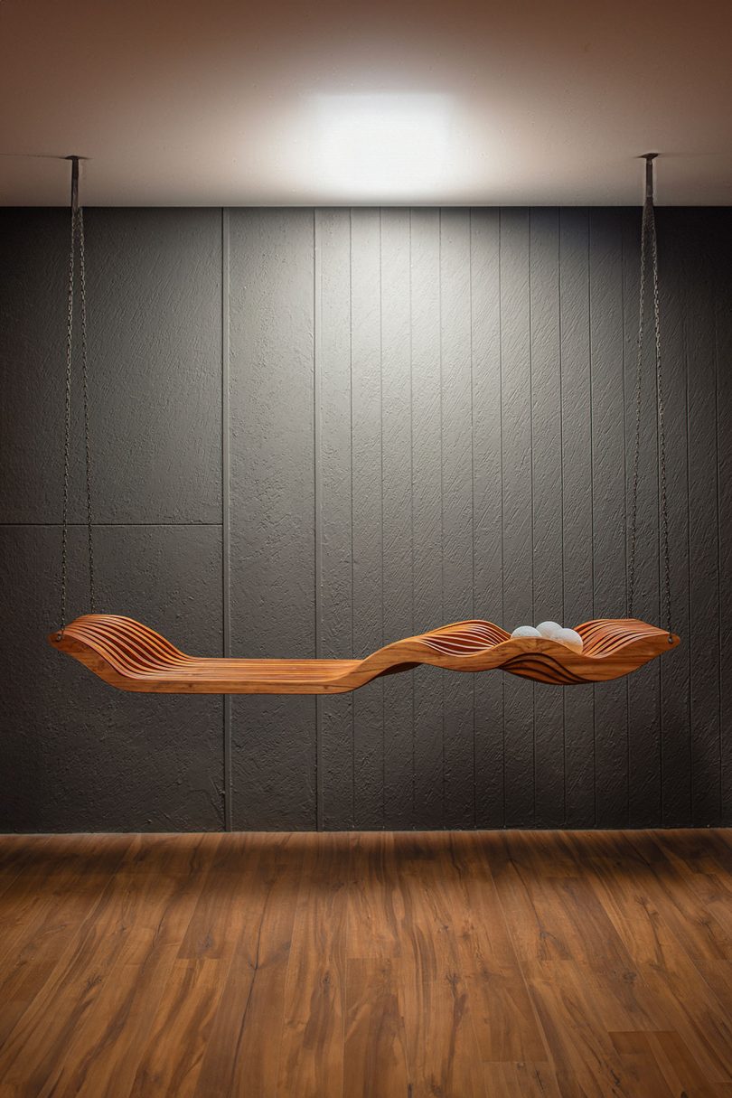 Vakr设计的Lehar和Namiti桌子系列融合了形式与功能