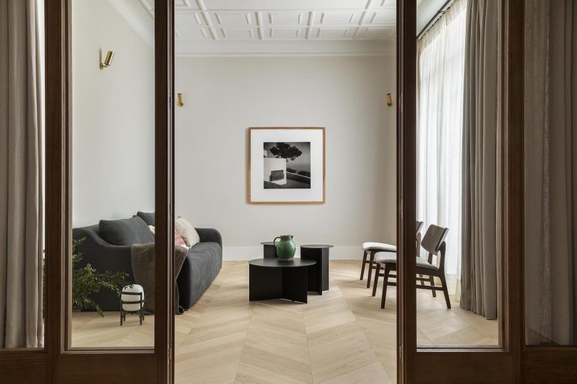 由Febrero设计的极简主义公寓MS7 Apartment