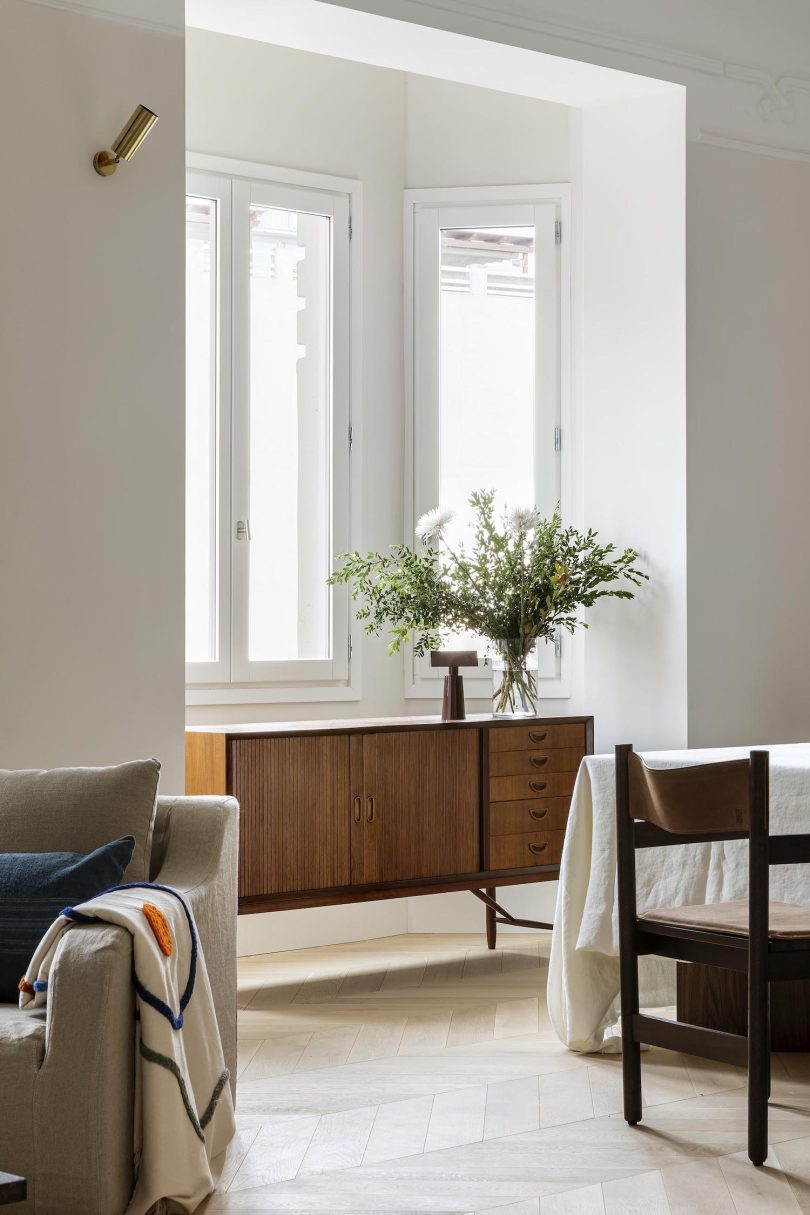 由Febrero设计的极简主义公寓MS7 Apartment