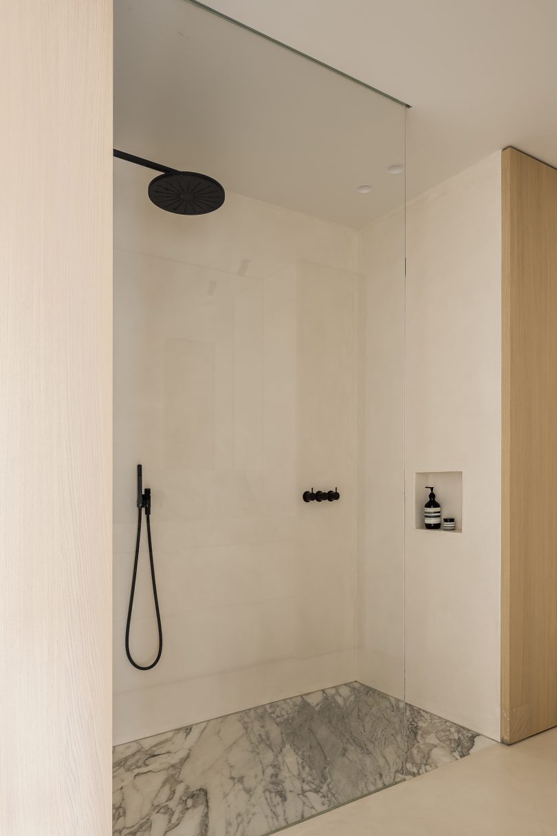 由Ville Design设计的极简主义住宅Residence HDC