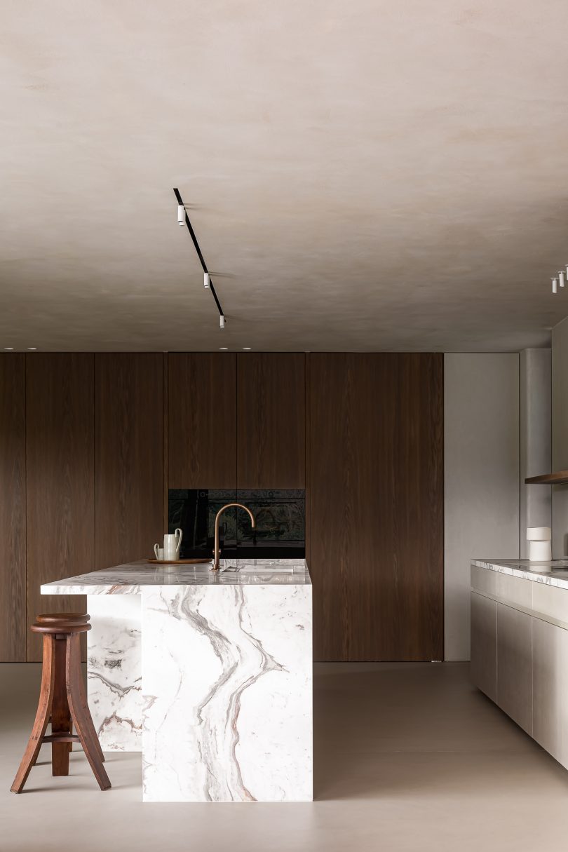 Ville Design设计的极简主义住宅Residence UM