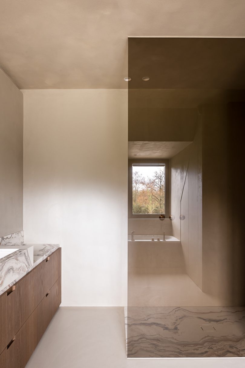 Ville Design设计的极简主义住宅Residence UM