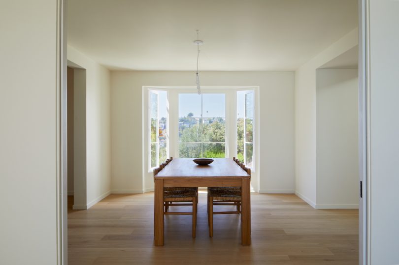 由After Co.设计的极简主义住宅Ridge House