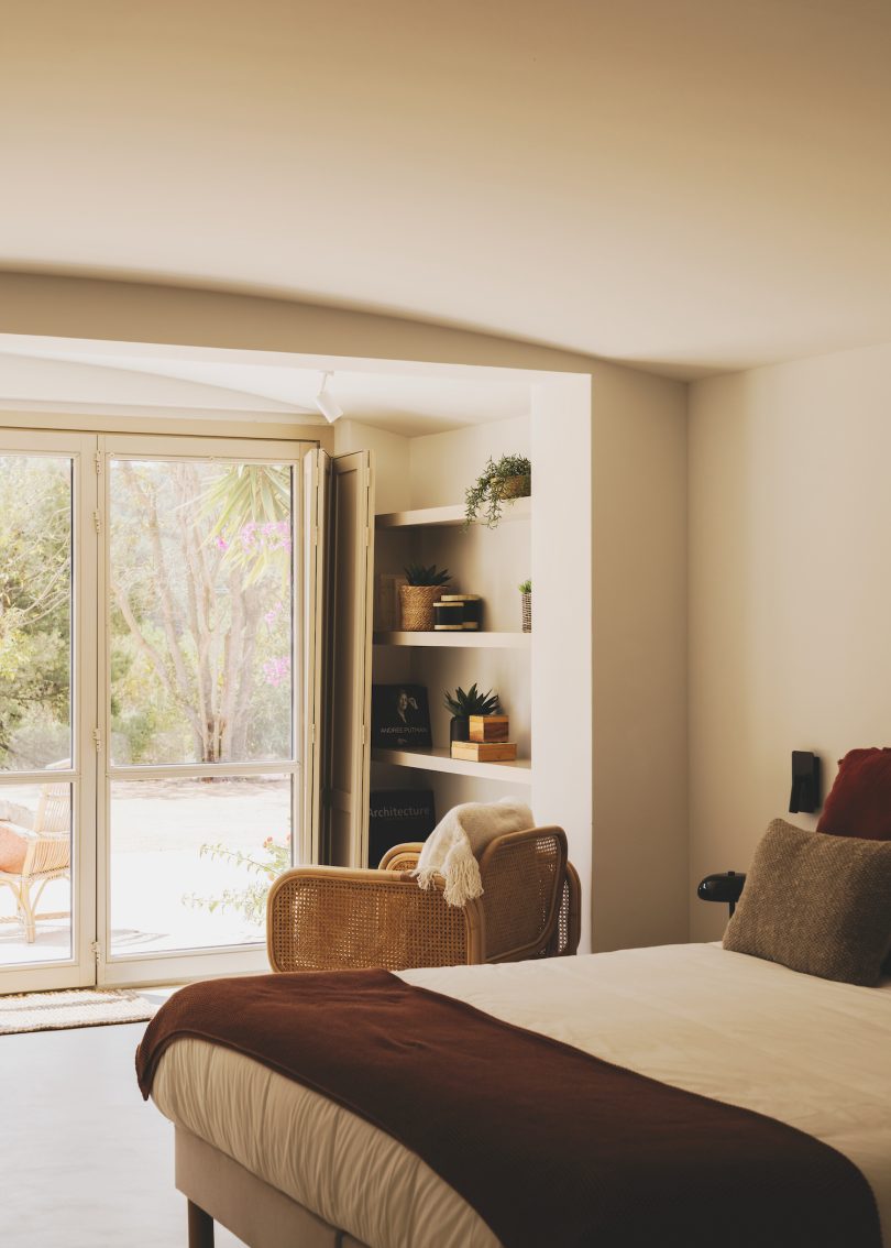 由BLOOMINT设计的简约住宅Villa Cap Roig