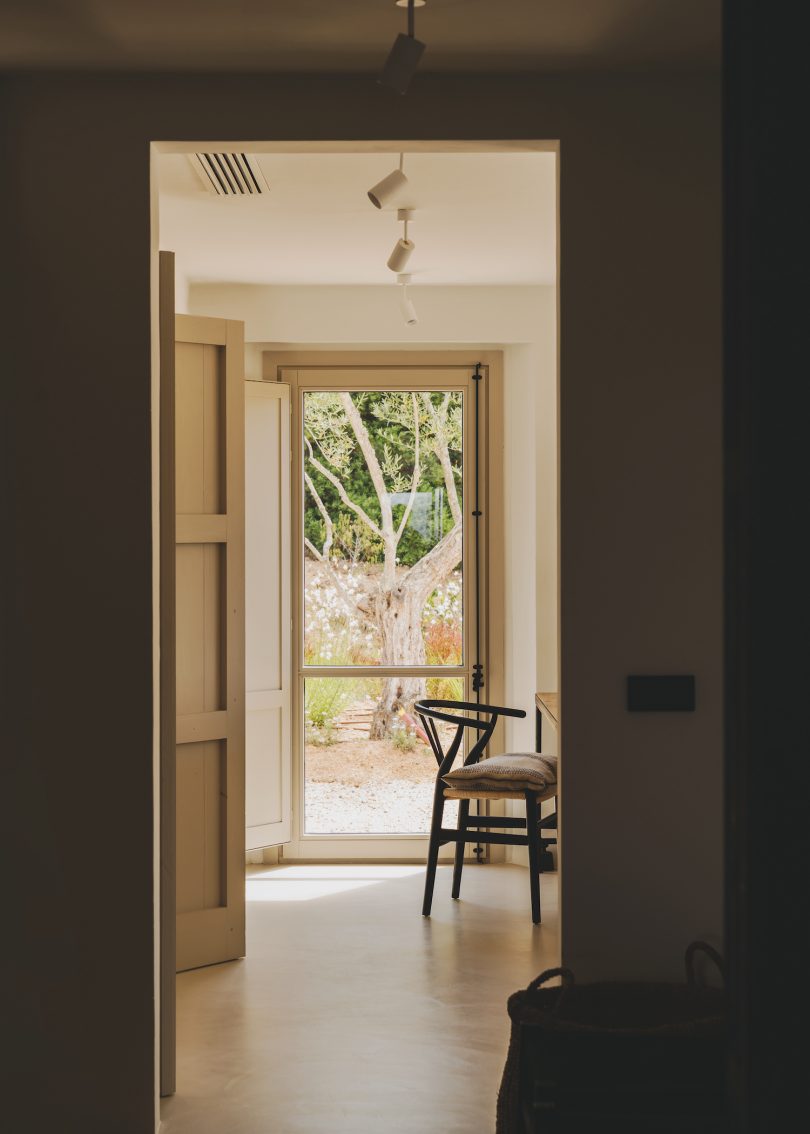 由BLOOMINT设计的简约住宅Villa Cap Roig