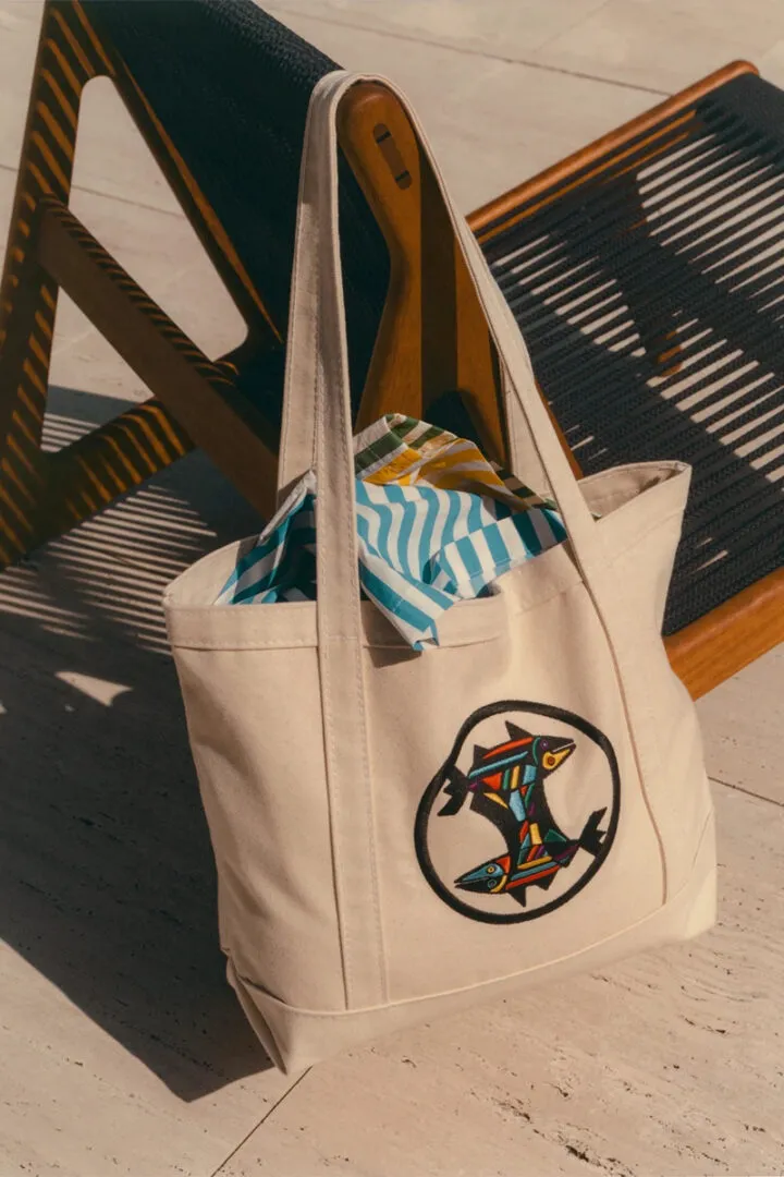 丹麦家具品牌:GUBI推出色彩缤纷的标志性MR01休闲椅