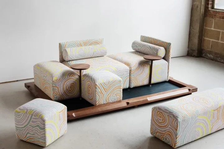 RIO KOBAYASHI为伦敦设计节展示的一个客厅装置