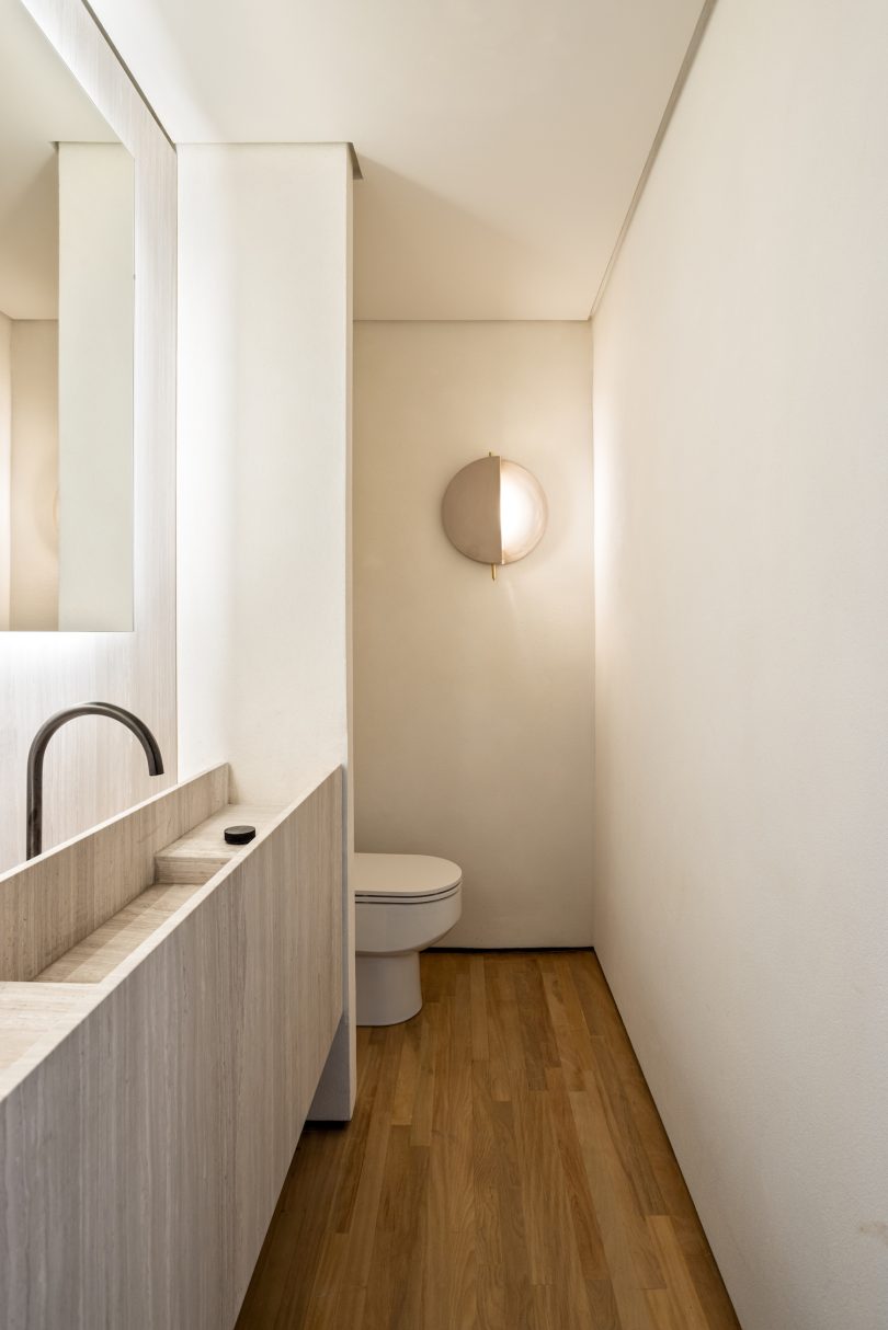 由ARCHITECTS OFFICE设计的极简主义公寓AP L.