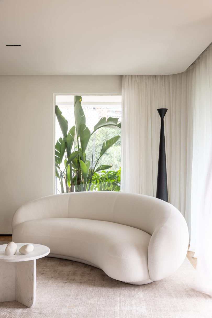 由ARCHITECTS OFFICE设计的极简主义公寓AP L.