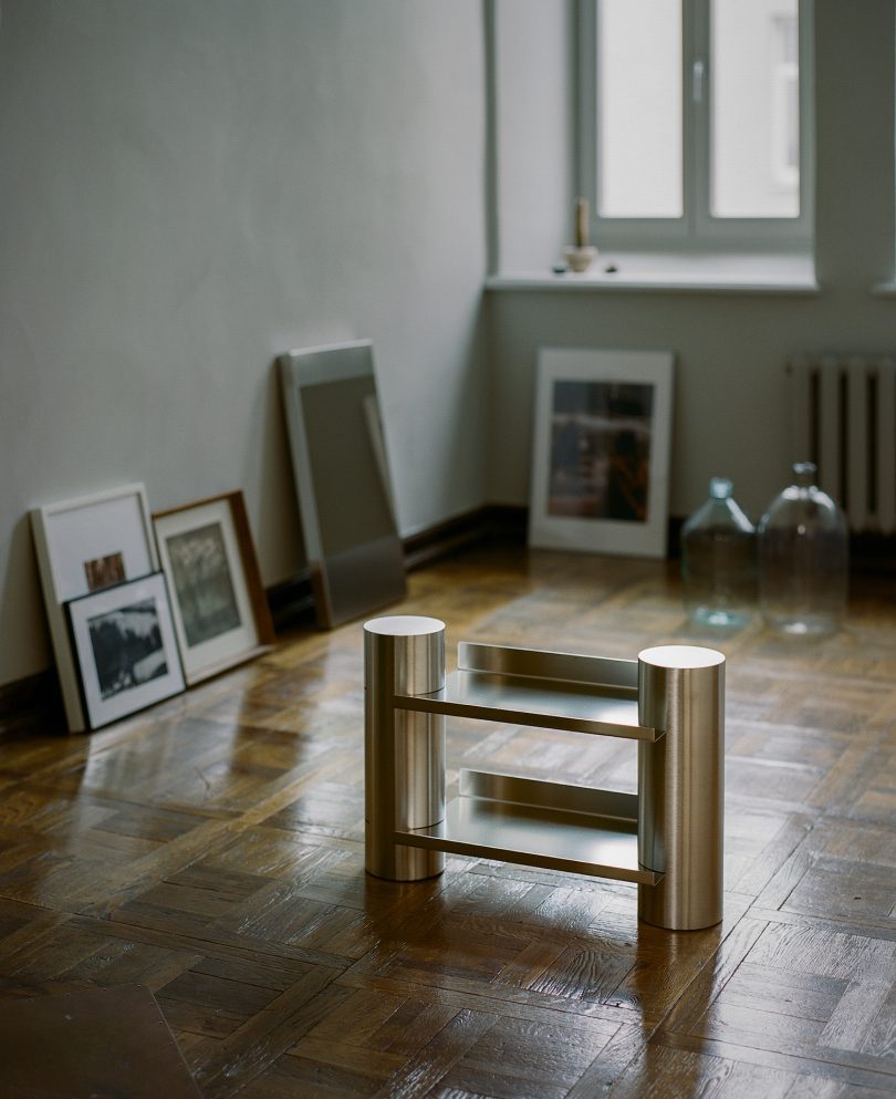 Monika Zemlickaite设计的极简主义家具Arounders