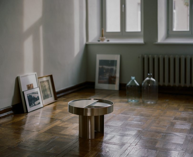 Monika Zemlickaite设计的极简主义家具Arounders