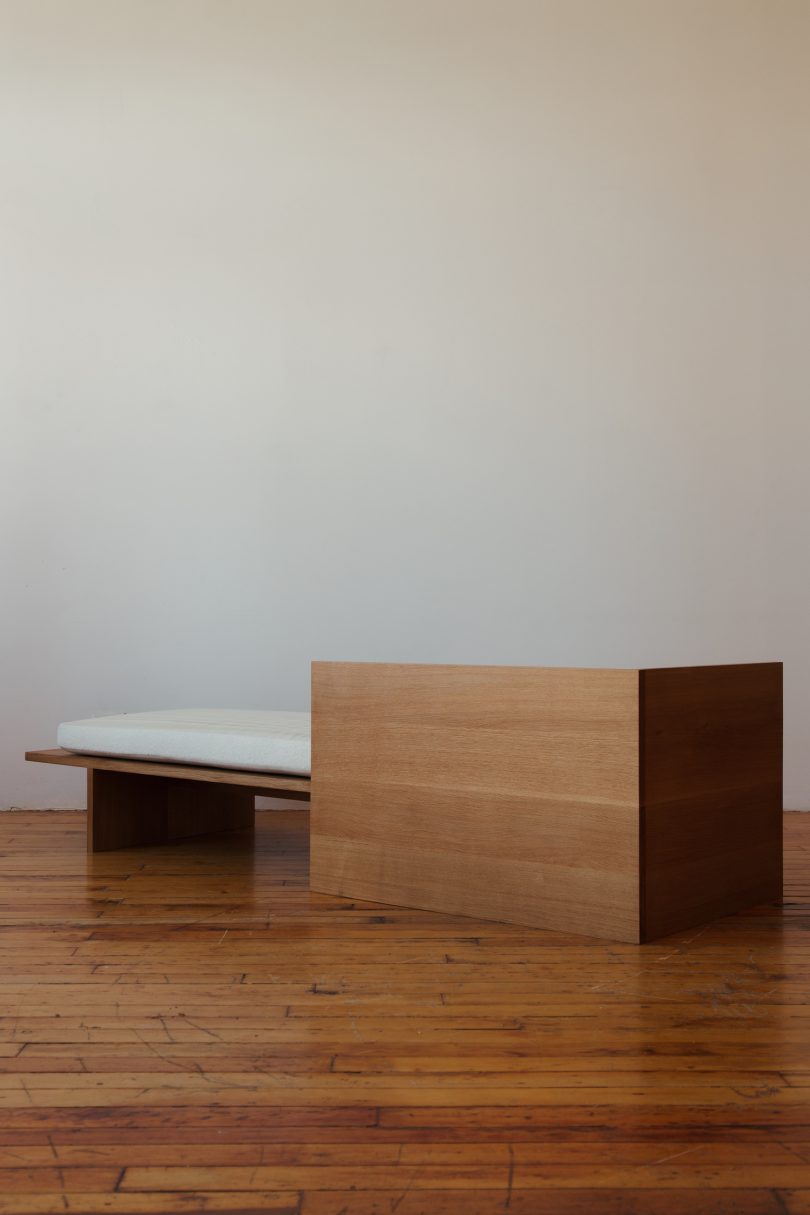 Gregory Beson设计的极简主义沙发床Arthur Daybed