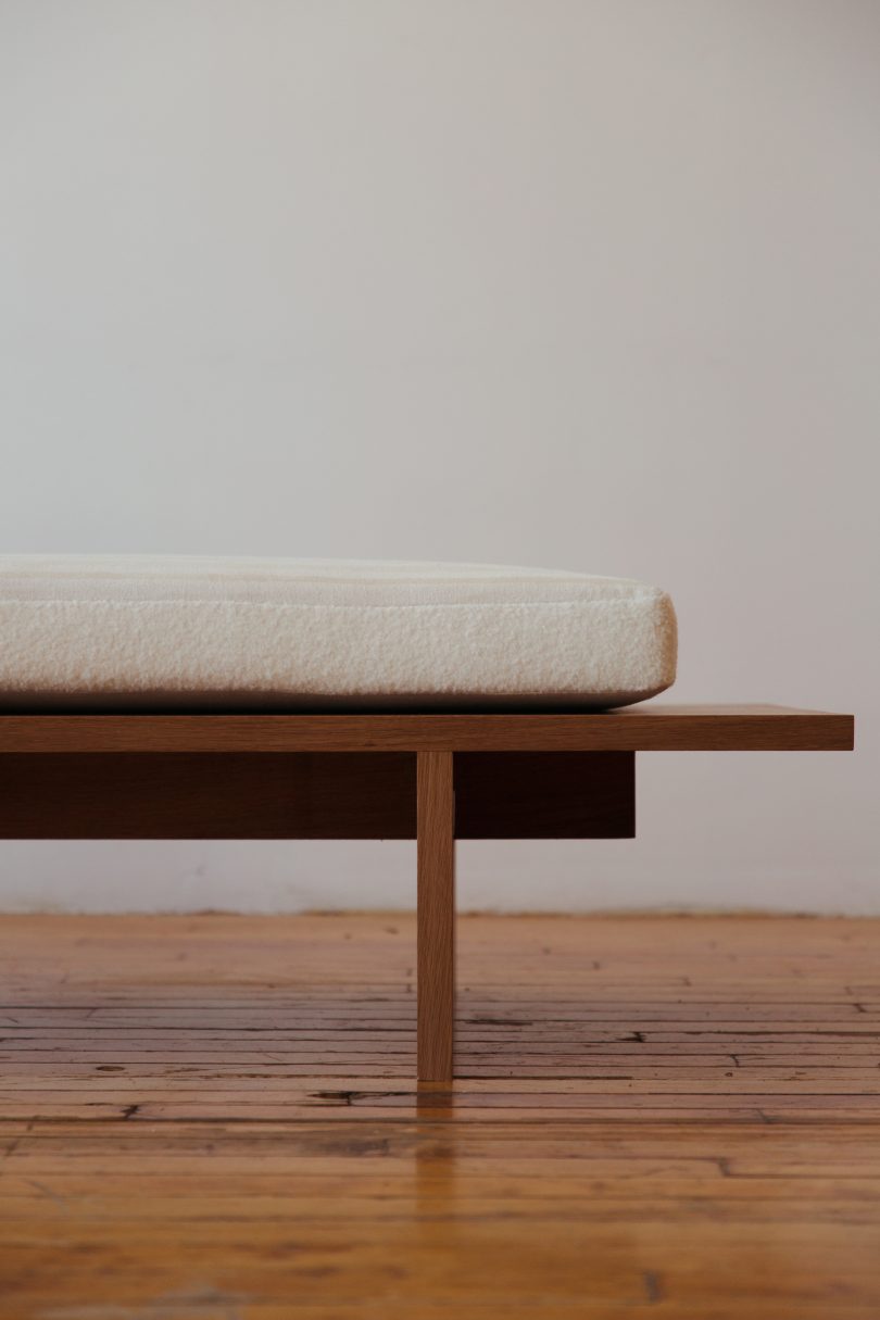 Gregory Beson设计的极简主义沙发床Arthur Daybed