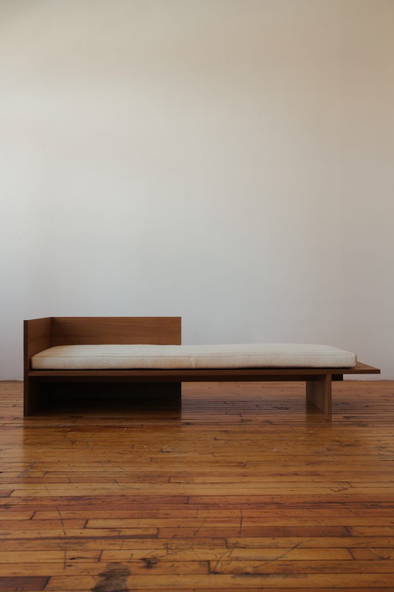 Gregory Beson设计的极简主义沙发床Arthur Daybed