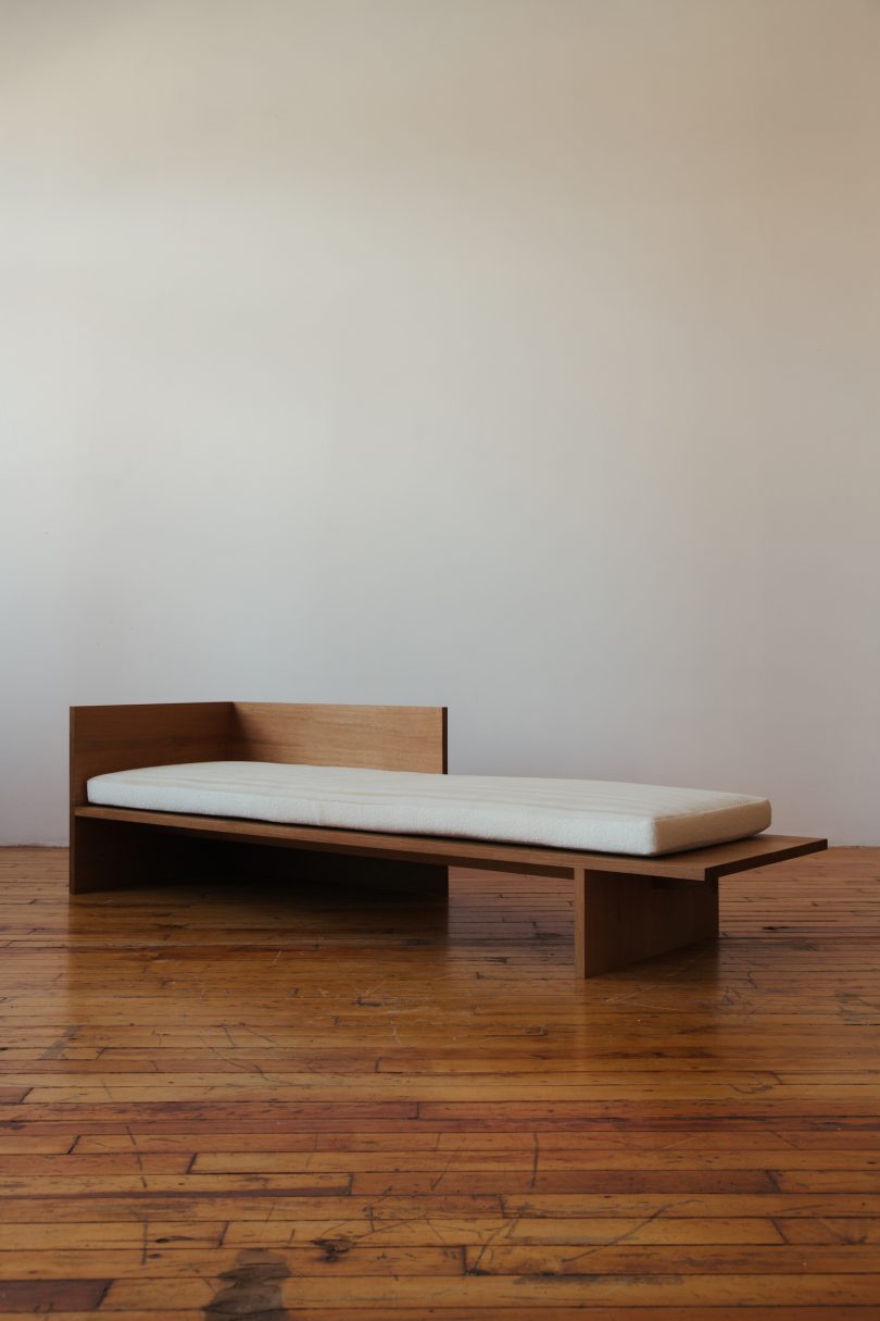 Gregory Beson设计的极简主义沙发床Arthur Daybed