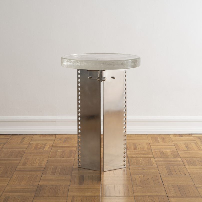 EJR Barnes的首次个人展览，徘徊在浪漫与务实之间