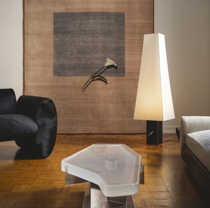 EJR Barnes的首次个人展览，徘徊在浪漫与务实之间