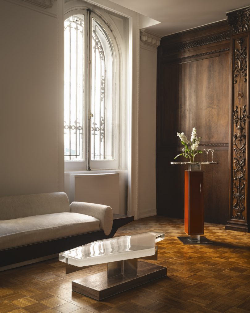 EJR Barnes的首次个人展览，徘徊在浪漫与务实之间