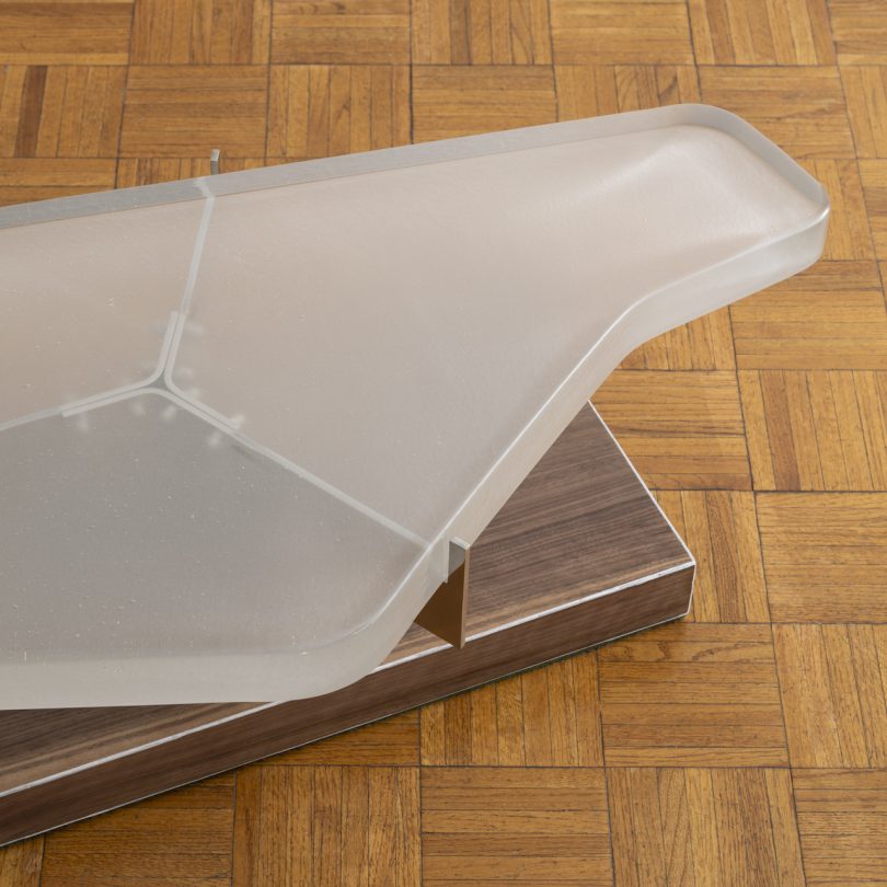 EJR Barnes的首次个人展览，徘徊在浪漫与务实之间