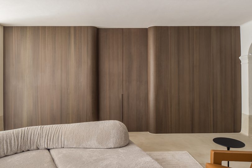 由Britt Van Namen设计的极简主义住宅KAP