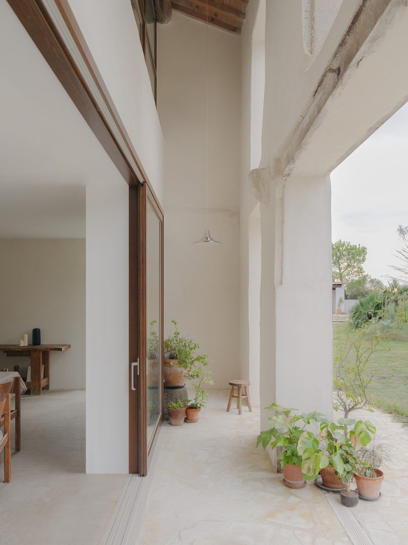 由Pareil设计的极简主义住宅Mas Baudran