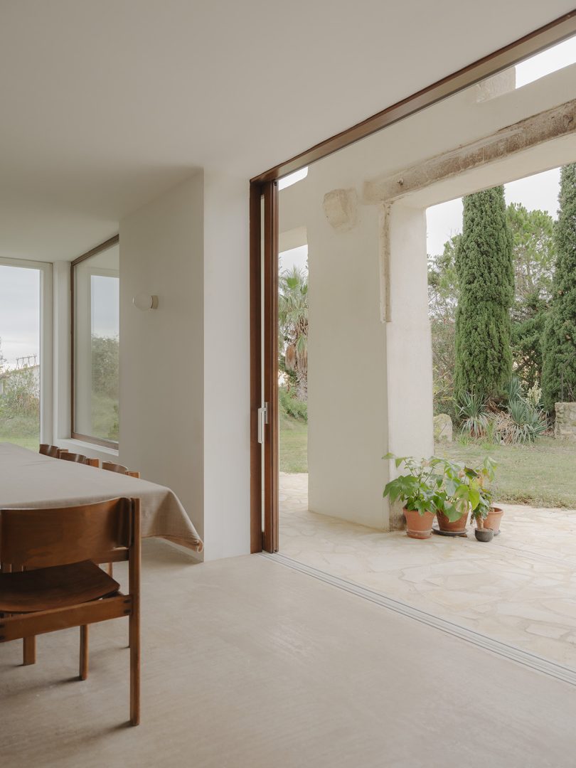 由Pareil设计的极简主义住宅Mas Baudran