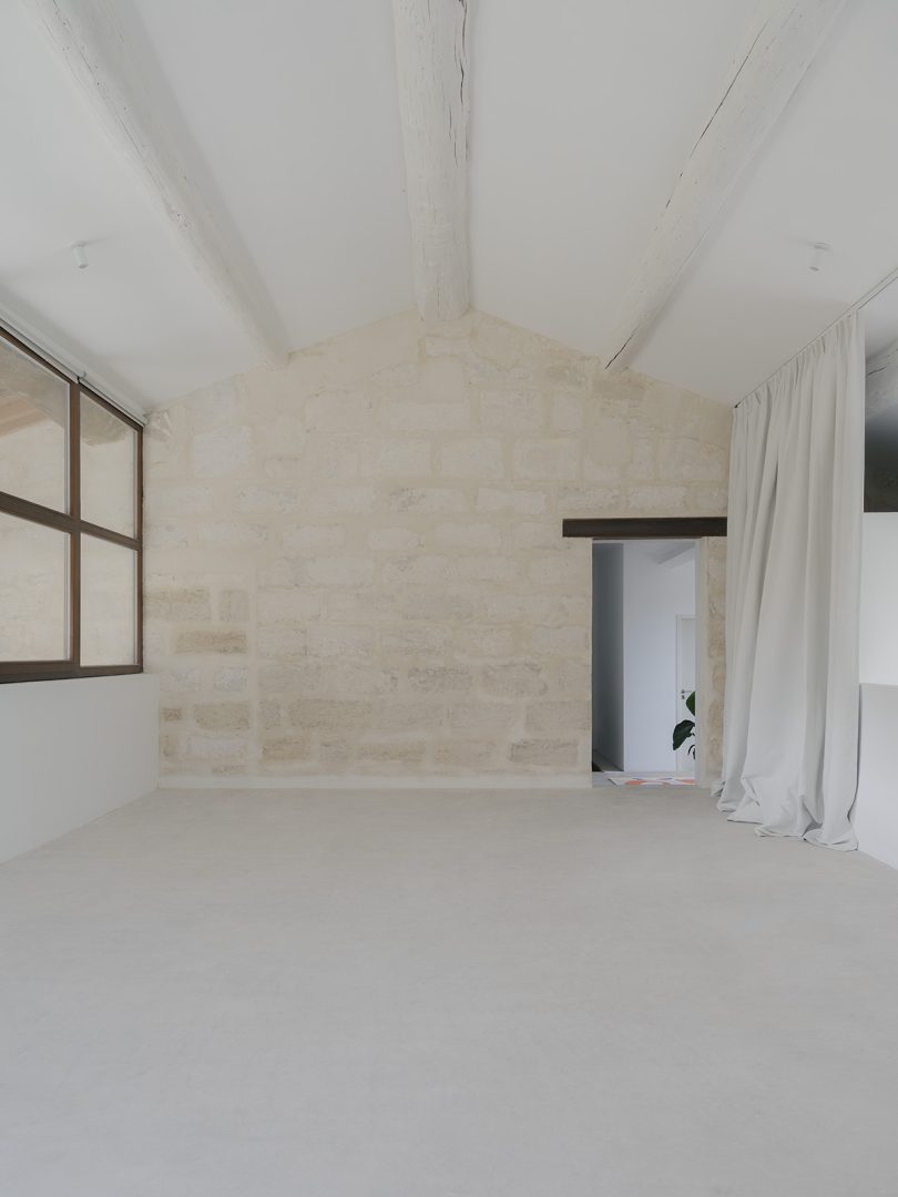 由Pareil设计的极简主义住宅Mas Baudran