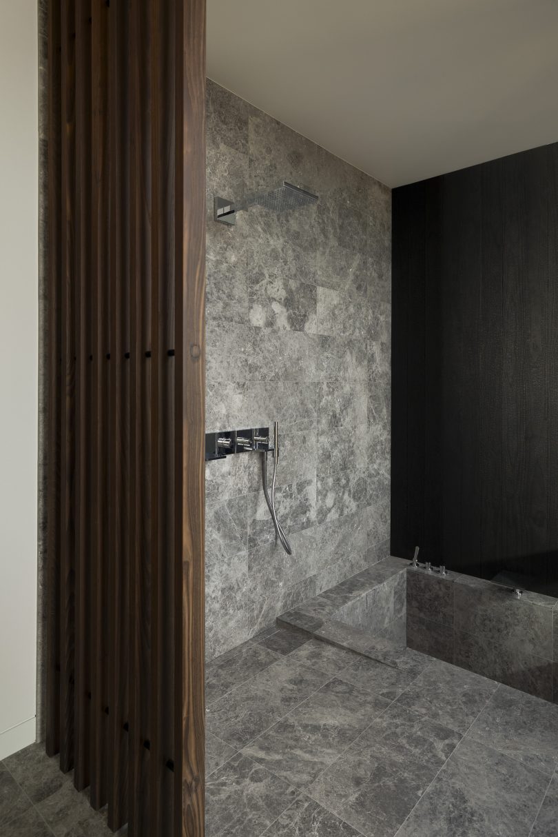 由KLIMA设计的极简主义住宅Slot House