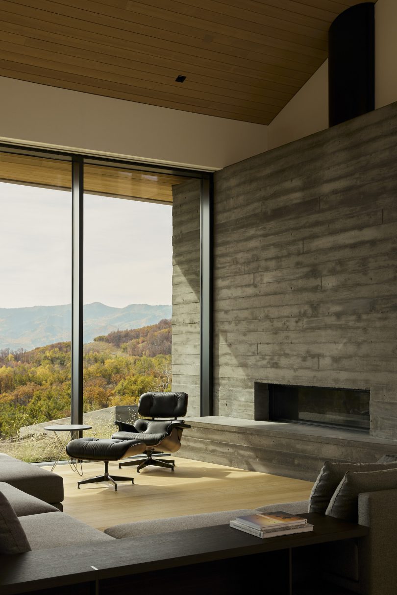 由KLIMA设计的极简主义住宅Slot House