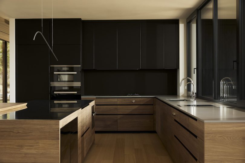 由KLIMA设计的极简主义住宅Slot House