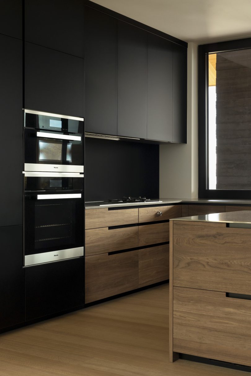 由KLIMA设计的极简主义住宅Slot House