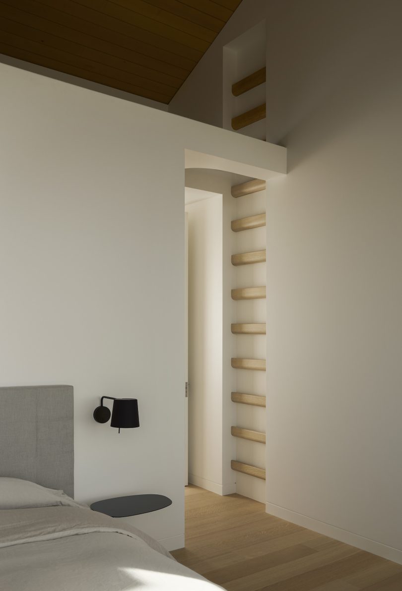 由KLIMA设计的极简主义住宅Slot House