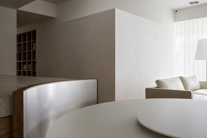 由Studio In2设计的极简主义住宅Tu Residence