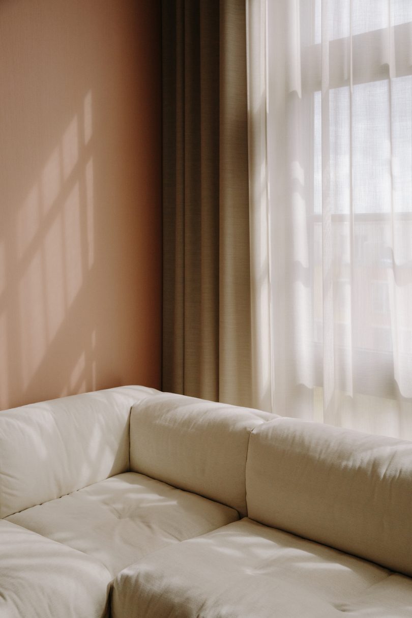 由LINEATUR设计的极简主义别墅Artists Village