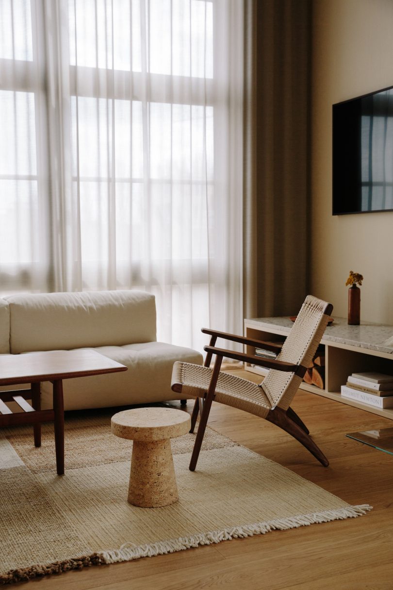 由LINEATUR设计的极简主义别墅Artists Village