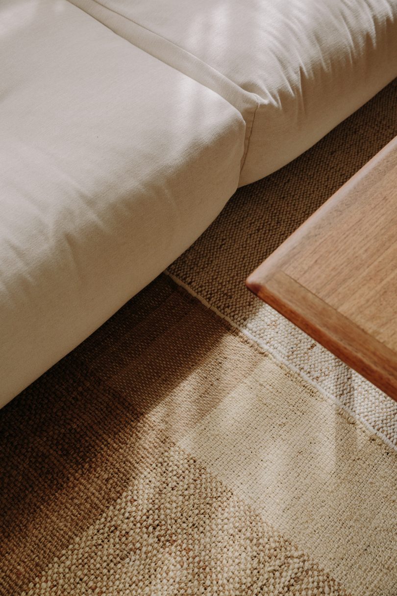 由LINEATUR设计的极简主义别墅Artists Village