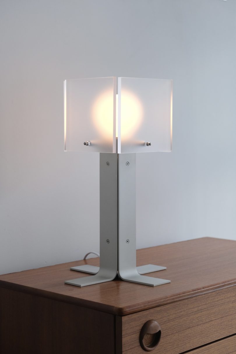 由Form of Things设计的极简主义灯具Jellyfish Lamp