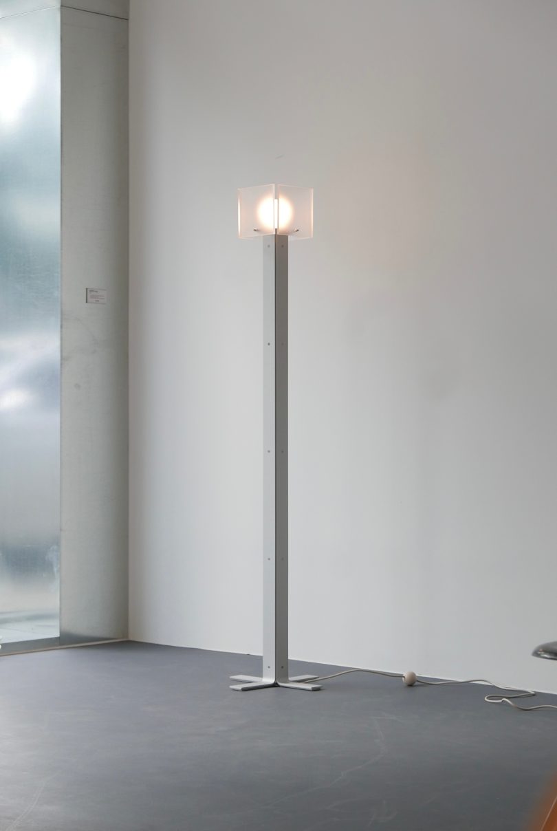 由Form of Things设计的极简主义灯具Jellyfish Lamp