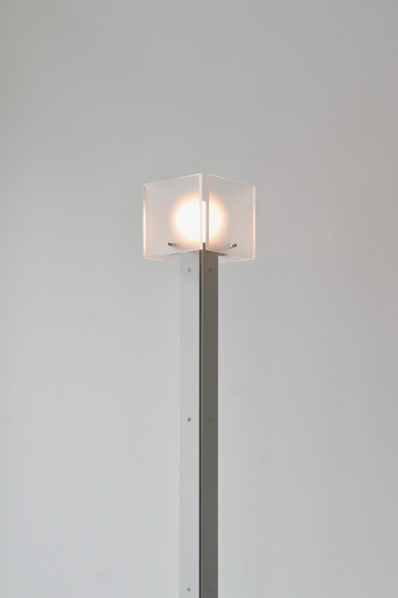 由Form of Things设计的极简主义灯具Jellyfish Lamp