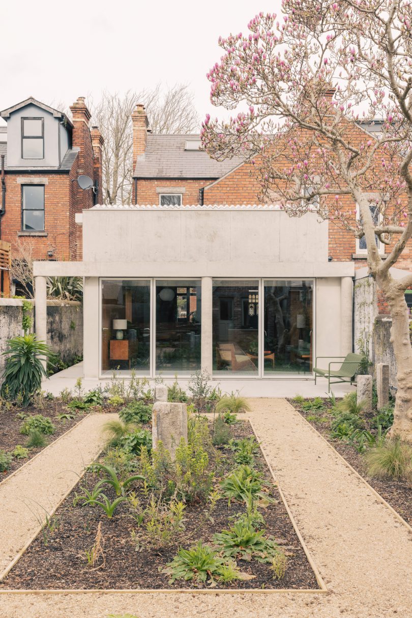 由Ryan W. Kennijan设计的简约住宅Lindsay House