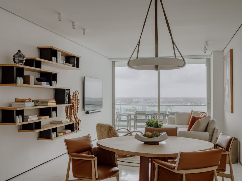 由Hino Studio设计的极简主义公寓Oceana Retreat