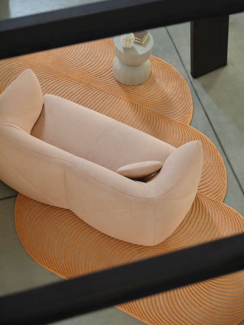 意大利家具品牌:Saba Italia推出新设计的沙发Vela Sofa