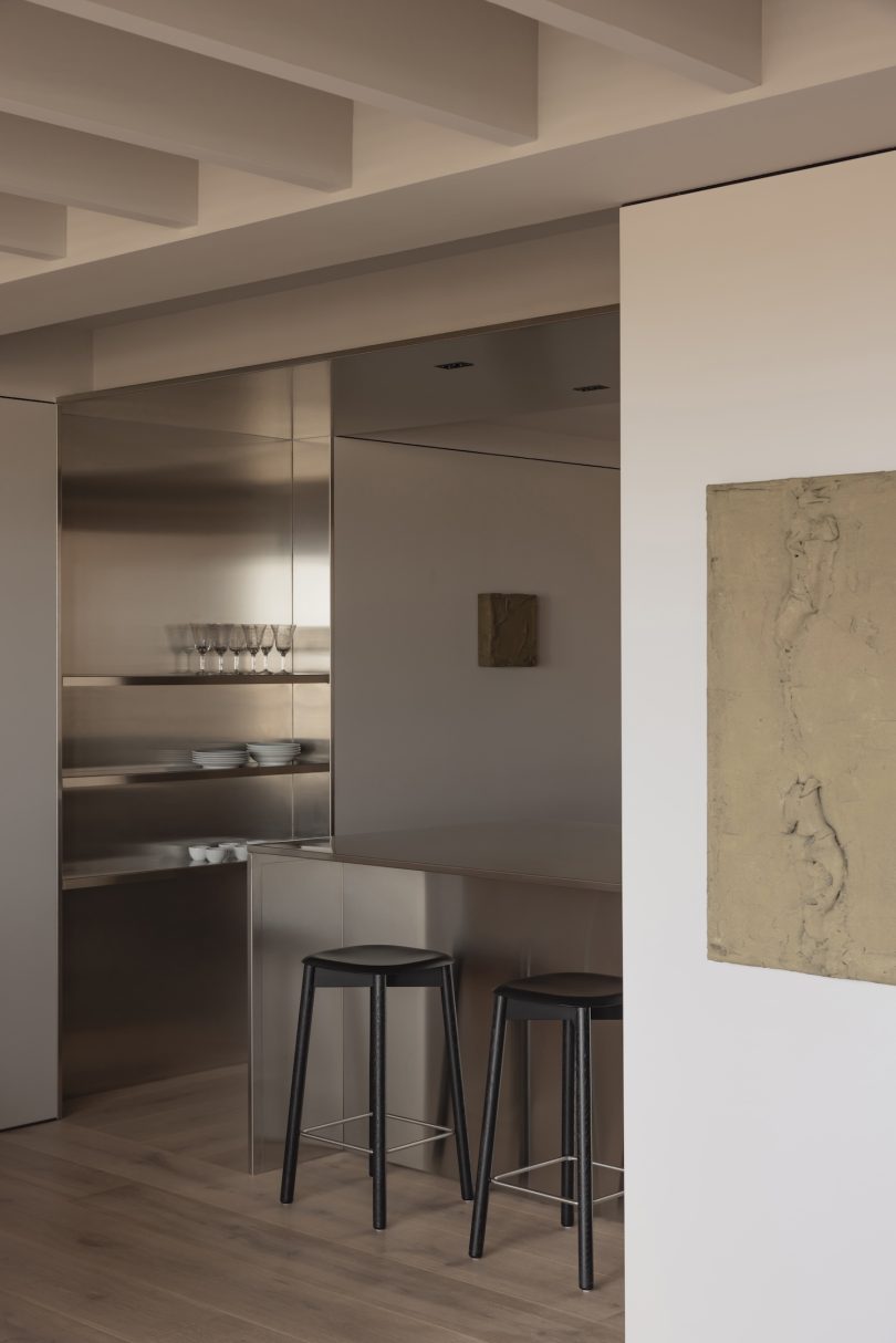 Francesc Rifé Studio设计的极简公寓Antonia Apartment