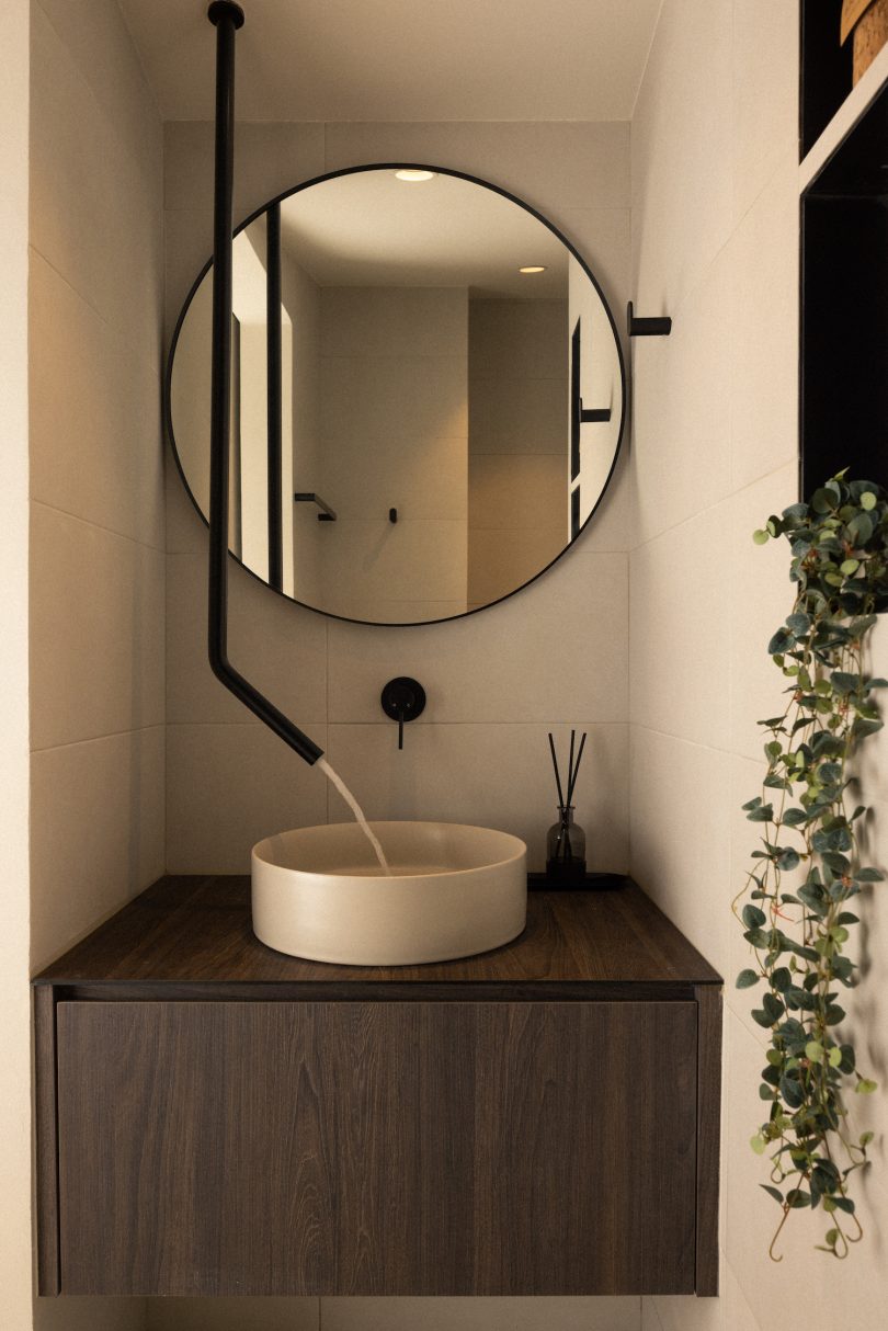 由arche设计的极简主义空间Crème