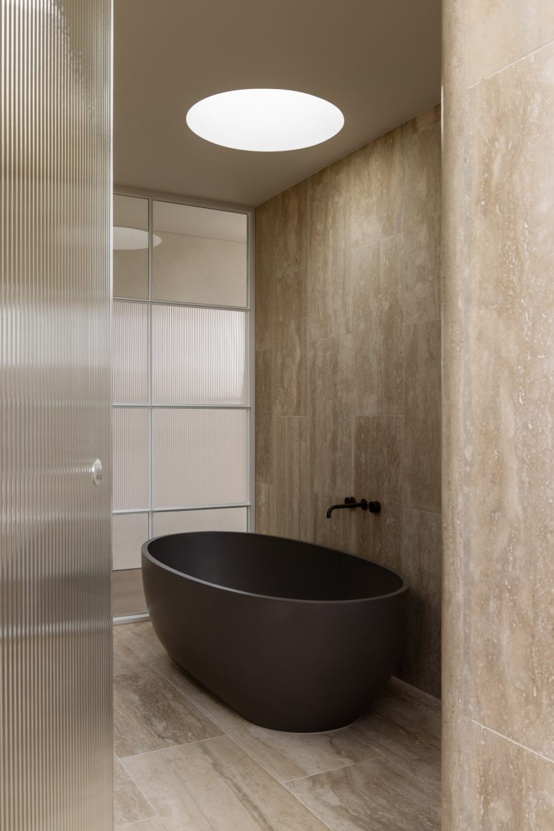 由McKimm设计的极简主义住宅Moda Apartment