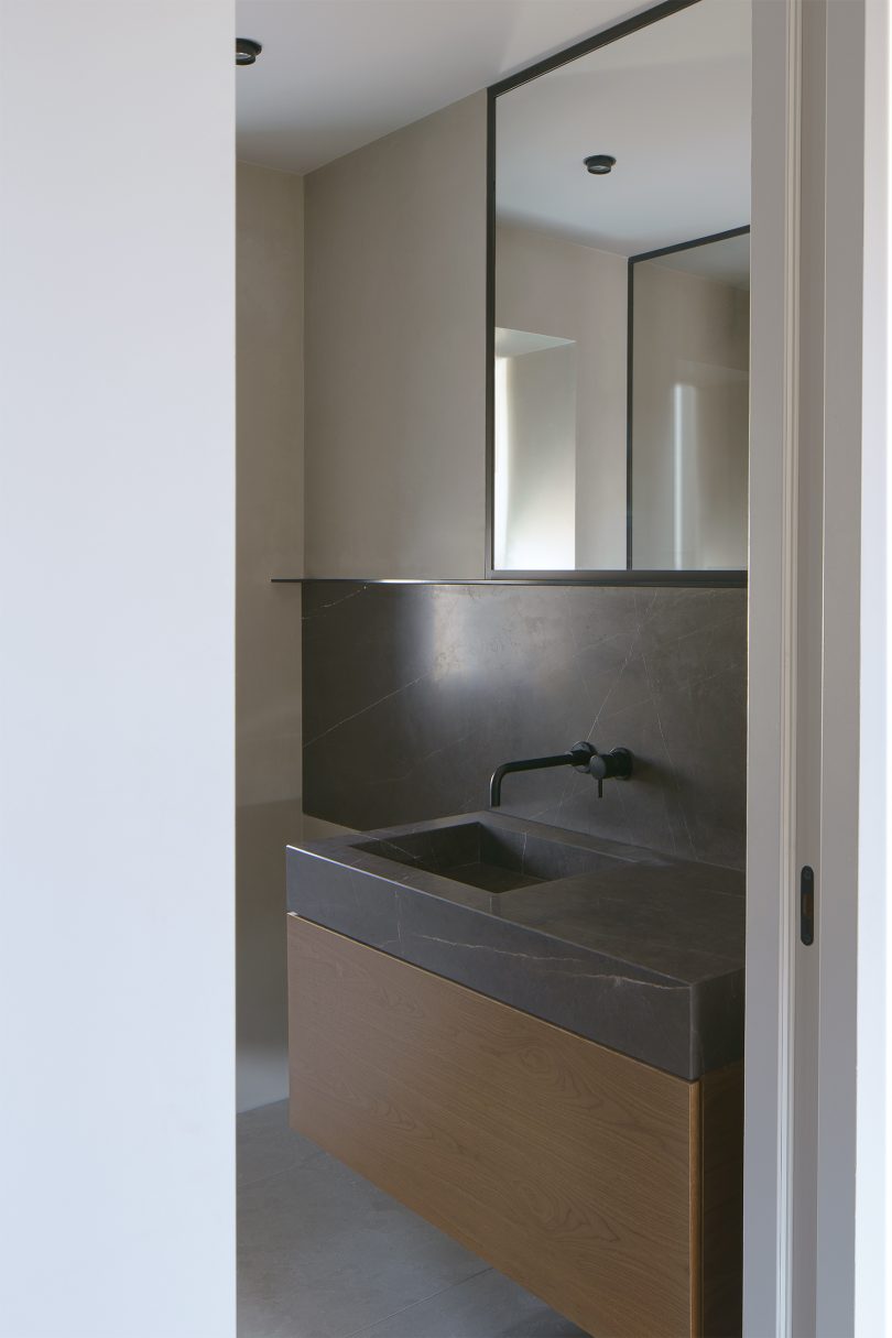 Alexander Martin设计的极简住宅Regents Park Road